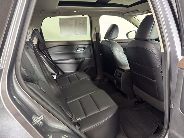 Used 2023 Nissan Rogue SV w/ SV Premium B Package FWD image 5