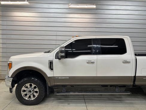 Used 2017 Ford F250 King Ranch w/ King Ranch Ultimate Package AWD/4WD image 3
