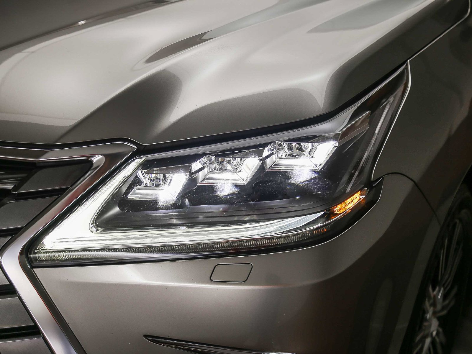 Used 2019 Lexus LX 570 4WD image 8