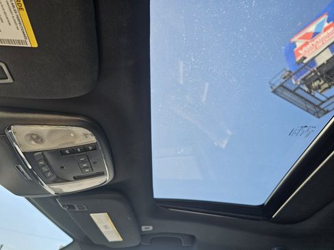 Used 2017 Jeep Grand Cherokee Limited image 9