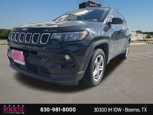 Used 2024 Jeep Compass Latitude AWD/4WD image 3