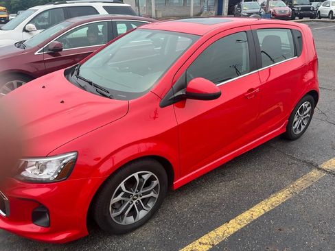 Used 2017 Chevrolet Sonic LT w/ Fun and Sun Package FWD image 3
