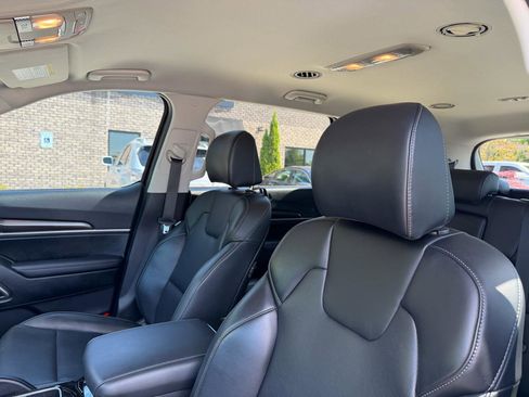 Used 2025 Kia Telluride LX FWD image 13