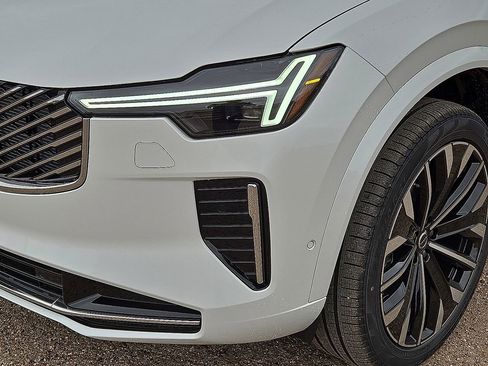 New 2026 Volvo XC90 B6 Ultra w/ Protection Package Premier image 9