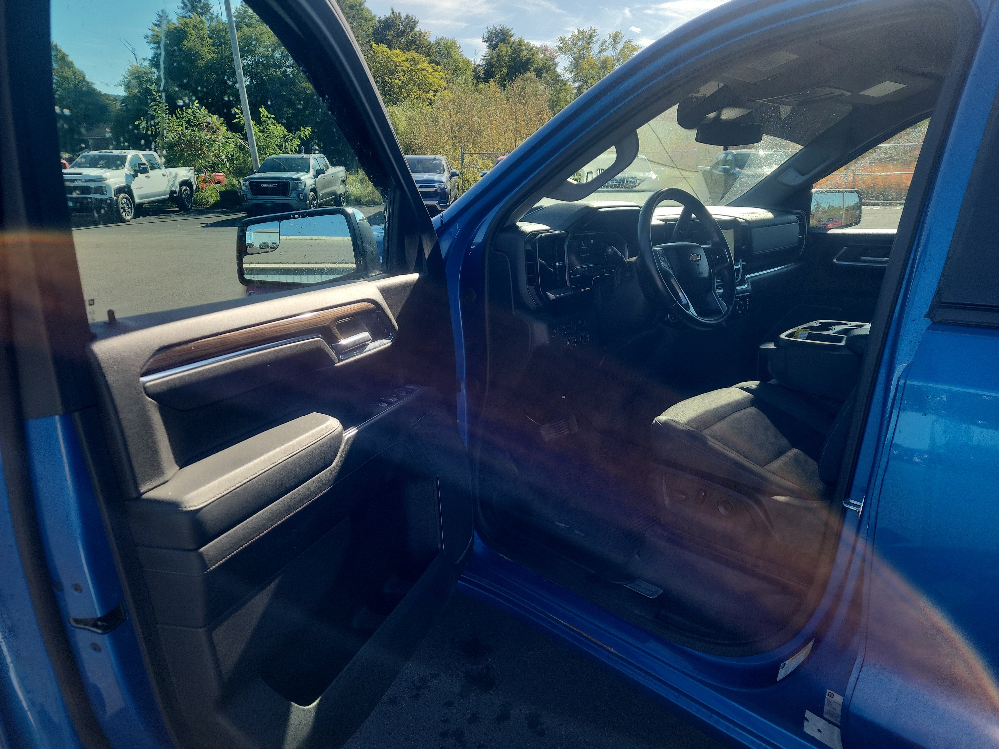 Certified 2022 Chevrolet Silverado 1500 LT AWD/4WD image 10