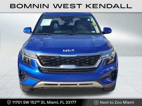 Used 2023 Kia Seltos EX image 2