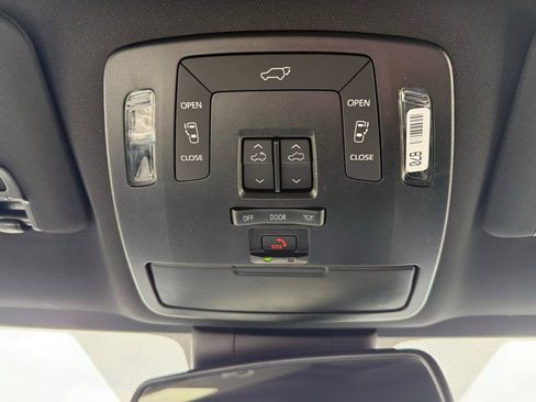 Used 2025 Toyota Sienna XSE image 46