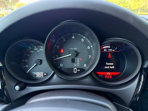 Certified 2026 Porsche Macan AWD/4WD image 9
