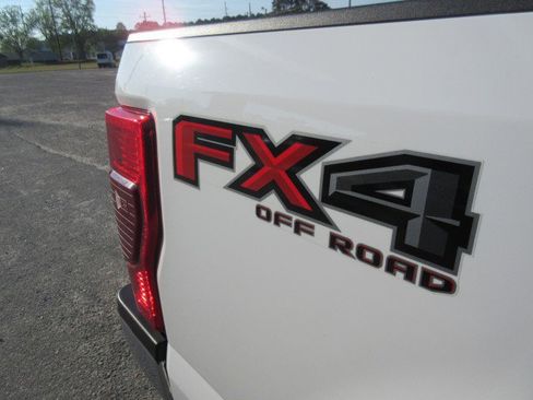 Used 2020 Ford F250 XLT w/ XLT Premium Package image 16