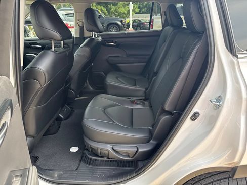 Used 2026 Toyota Highlander XLE AWD/4WD image 19
