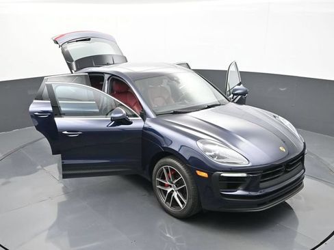 Certified 2023 Porsche Macan S AWD/4WD image 34