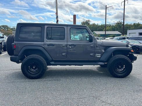 Used 2019 Jeep Wrangler Unlimited Sport S image 6