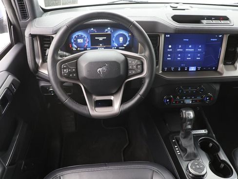 Used 2025 Ford Bronco Outer Banks image 13