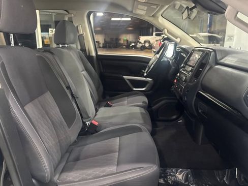 Used 2022 Nissan Titan SV AWD/4WD image 36