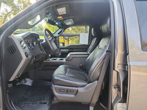 Used 2011 Ford F250 Lariat w/ Lariat Interior Pkg image 18