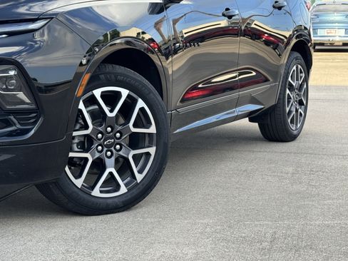 Used 2025 Chevrolet Blazer RS FWD image 3