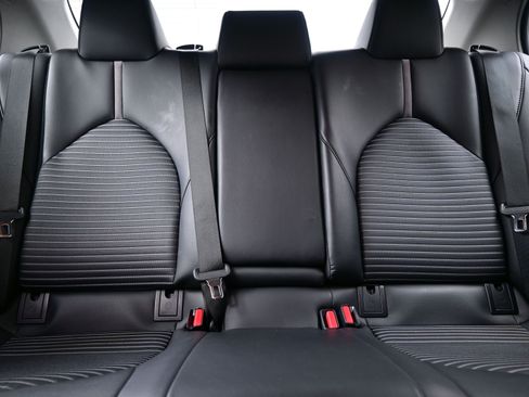 Used 2024 Toyota Camry SE image 15