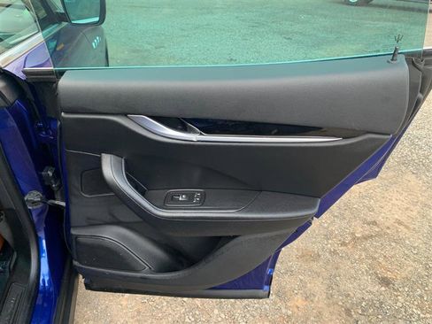 Used 2017 Maserati Levante image 39