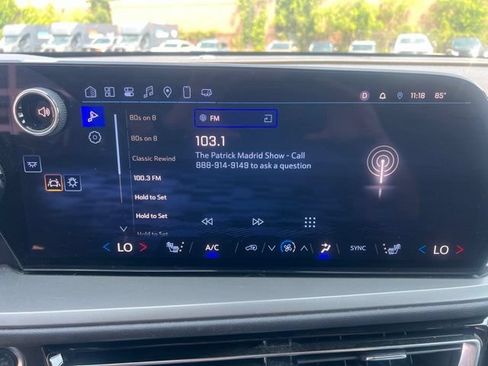 Used 2025 Chevrolet Traverse LT FWD image 28
