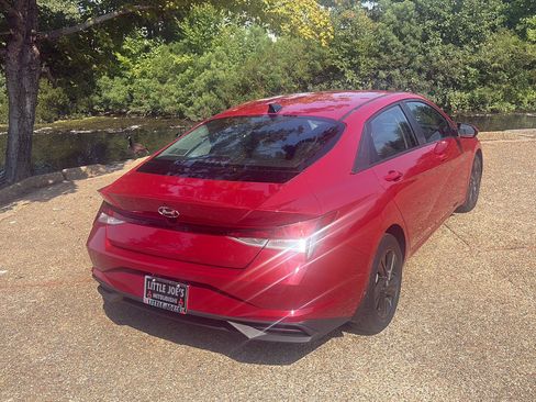 Used 2023 Hyundai Elantra SEL FWD image 5