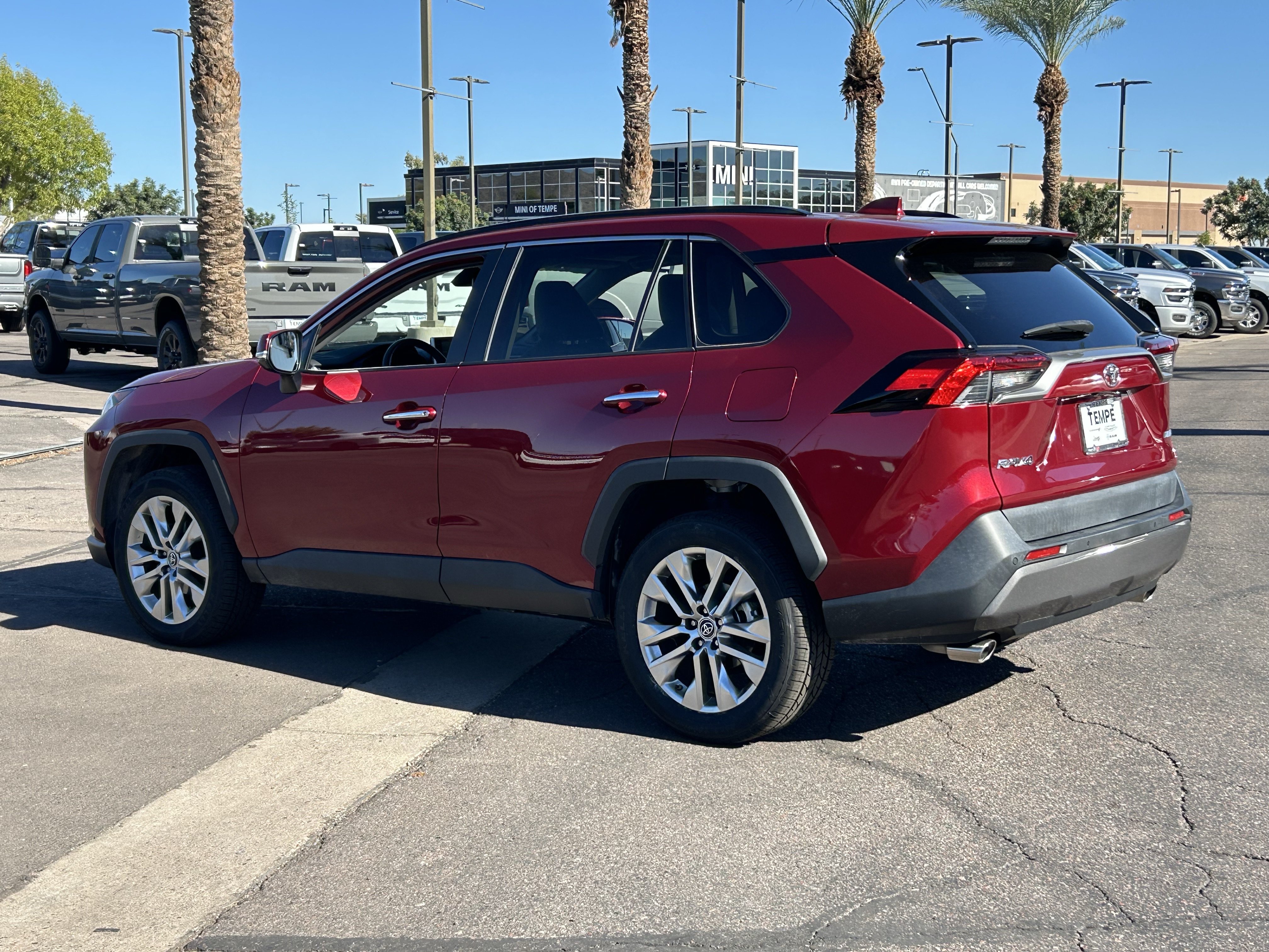 Used 2019 Toyota RAV4 Limited w/ Cold Weather Package FWD image 4