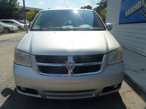 Used 2010 Dodge Grand Caravan SXT FWD image 3