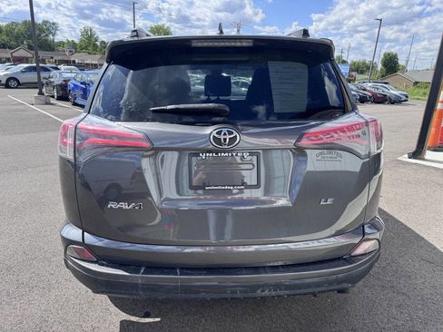 Used 2018 Toyota RAV4 LE FWD image 7