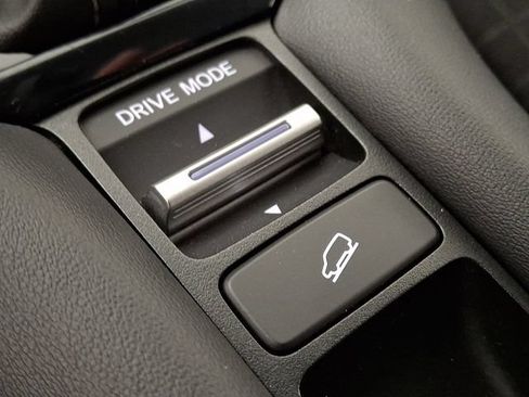 Used 2024 Honda HR-V LX image 23