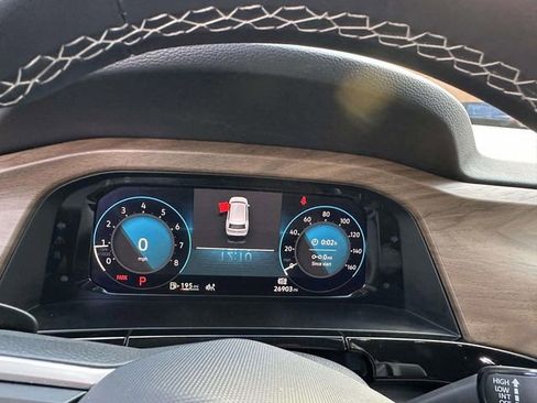 Used 2025 Volkswagen Atlas SE image 27