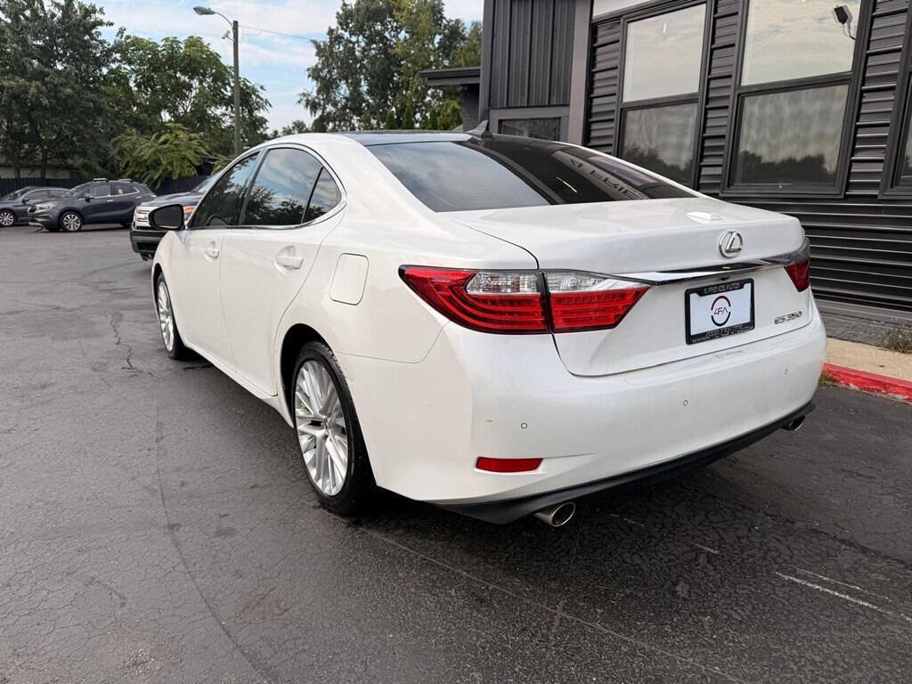Used 2014 Lexus ES 350 w/ Ultra Luxury Package FWD image 4