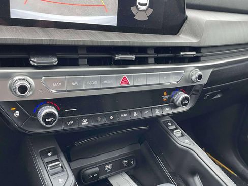 Used 2023 Kia Telluride EX w/ EX Captain's Chair Package image 26