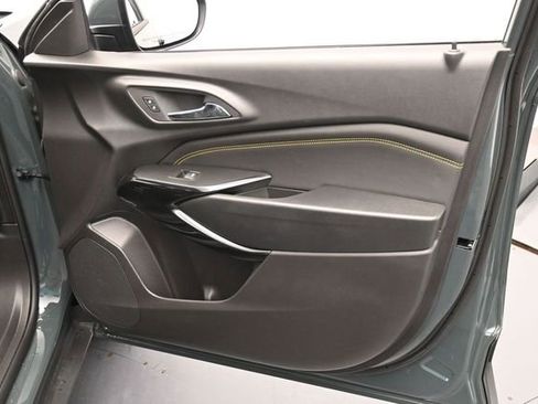 Used 2025 Chevrolet Trax LT w/ Driver Confidence Package FWD image 29