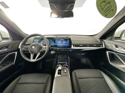 Used 2025 BMW X1 xDrive28i AWD/4WD image 3