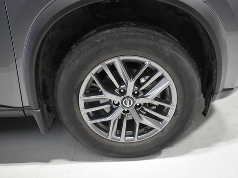 Used 2021 Nissan Rogue S image 9