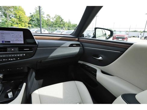 Used 2025 Lexus ES 350 w/ Premium Package FWD image 8