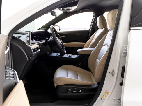 Used 2025 Cadillac XT4 Premium Luxury w/ Technology Package FWD image 11