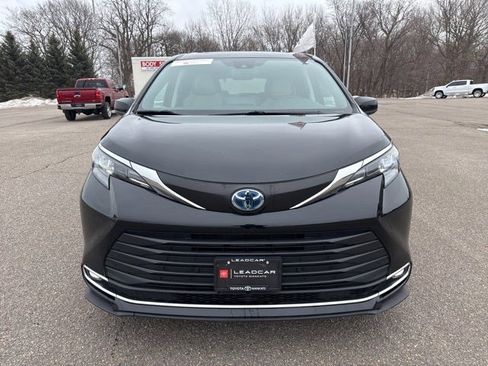 Certified 2024 Toyota Sienna XLE image 4