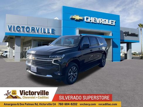 Used 2024 Chevrolet Suburban LT RWD image 1