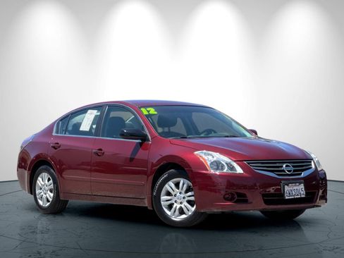 Used 2012 Nissan Altima 2.5 S w/ Convenience Pkg FWD image 2