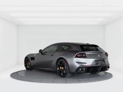 Used 2018 Ferrari GTC4Lusso AWD/4WD image 3
