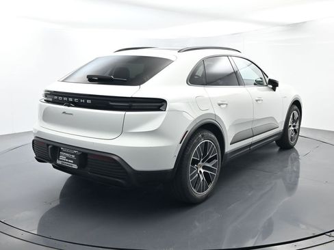 Certified 2025 Porsche Macan Electric image 14