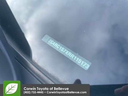 Used 2024 Chrysler Pacifica Select image 30