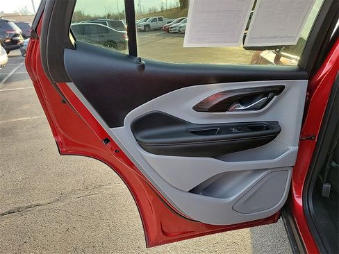 Used 2024 GMC Terrain SLT w/ Tech Package image 13