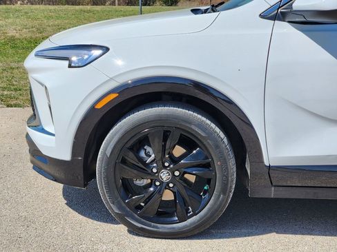 Used 2024 Buick Encore GX Sport Touring image 8