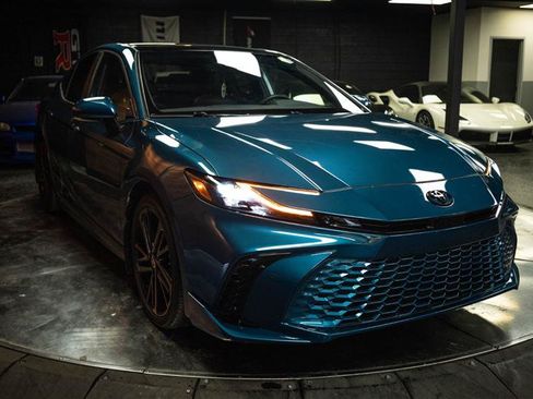 Used 2025 Toyota Camry XSE AWD/4WD image 5