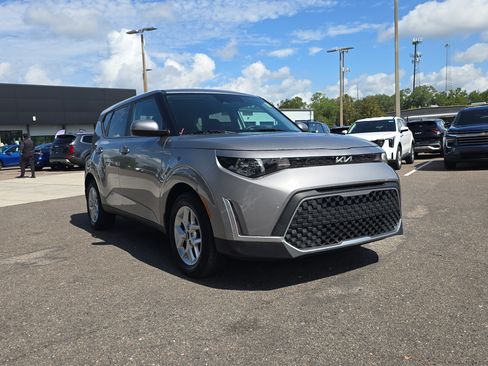 Certified 2023 Kia Soul LX w/ LX Technology Package FWD image 2