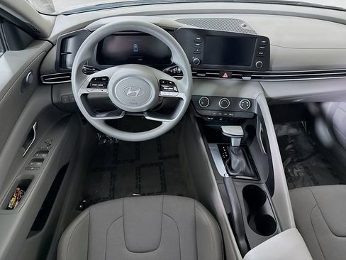 Certified 2025 Hyundai Elantra SE FWD image 4