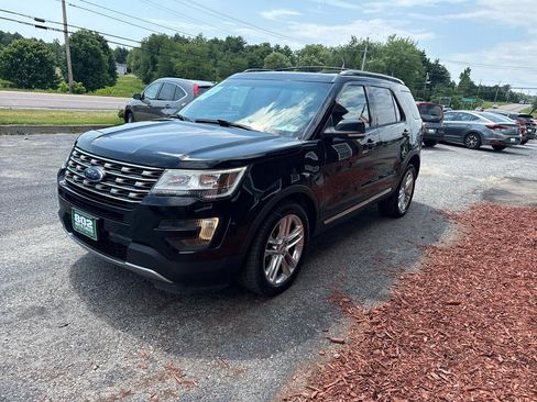 Used 2016 Ford Explorer XLT w/ Equipment Group 202A AWD/4WD image 4
