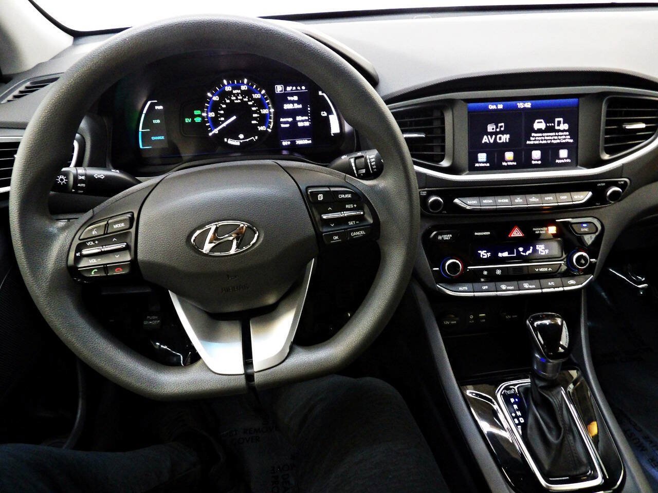 Used 2018 Hyundai Ioniq Blue FWD image 17