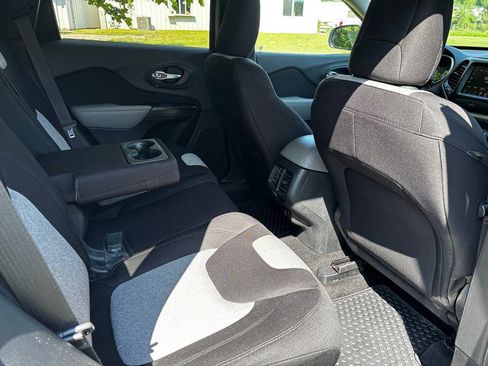 Used 2014 Jeep Cherokee Latitude w/ Comfort/Convenience Group AWD/4WD image 17